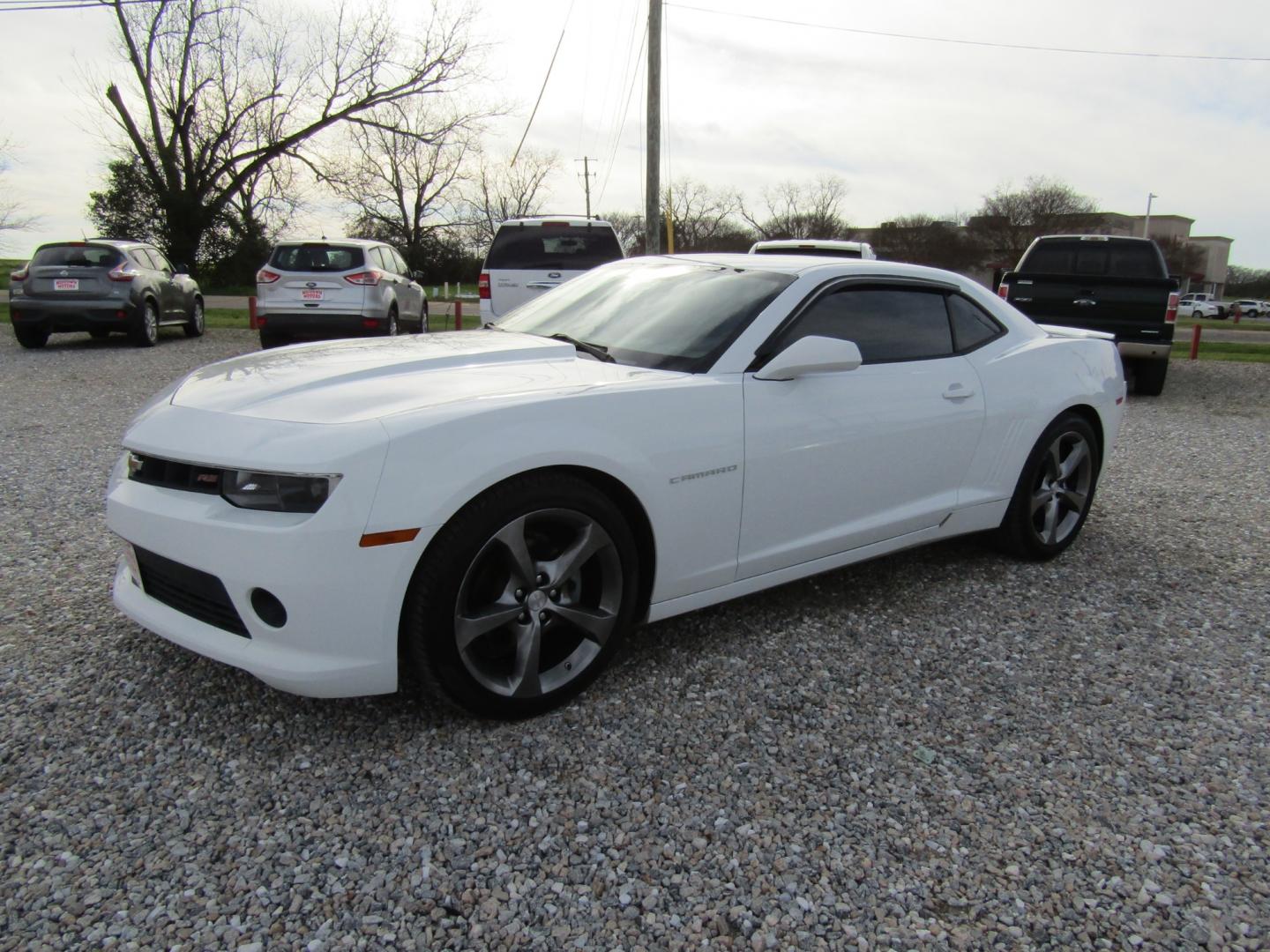 2014 White Chevrolet Camaro Coupe 1LT (2G1FB1E32E9) with an 3.6L V6 DOHC 24V FFV engine, Automatic transmission, located at 15016 S Hwy 231, Midland City, AL, 36350, (334) 983-3001, 31.306210, -85.495277 - Photo#2